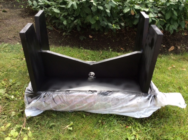 Piano bench spray paint